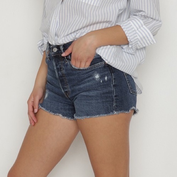 Levi’s Original High Rise Shorts - Picture 5 of 5